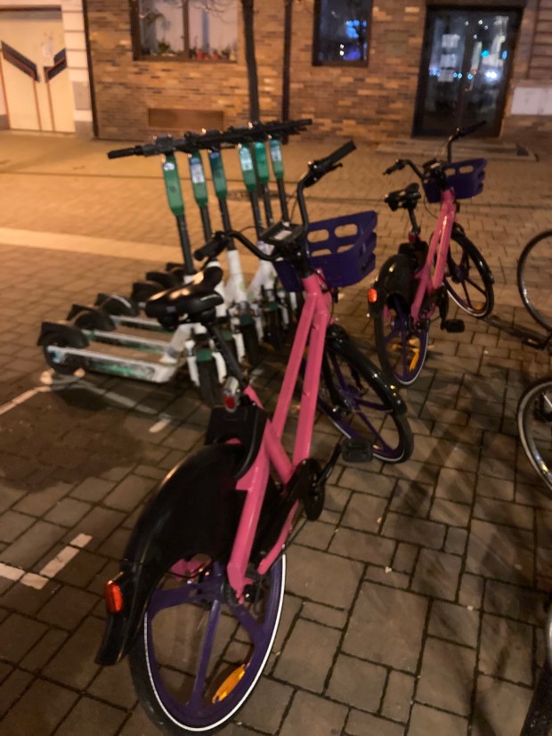 The pink Rekola bike parked up and ready to ride